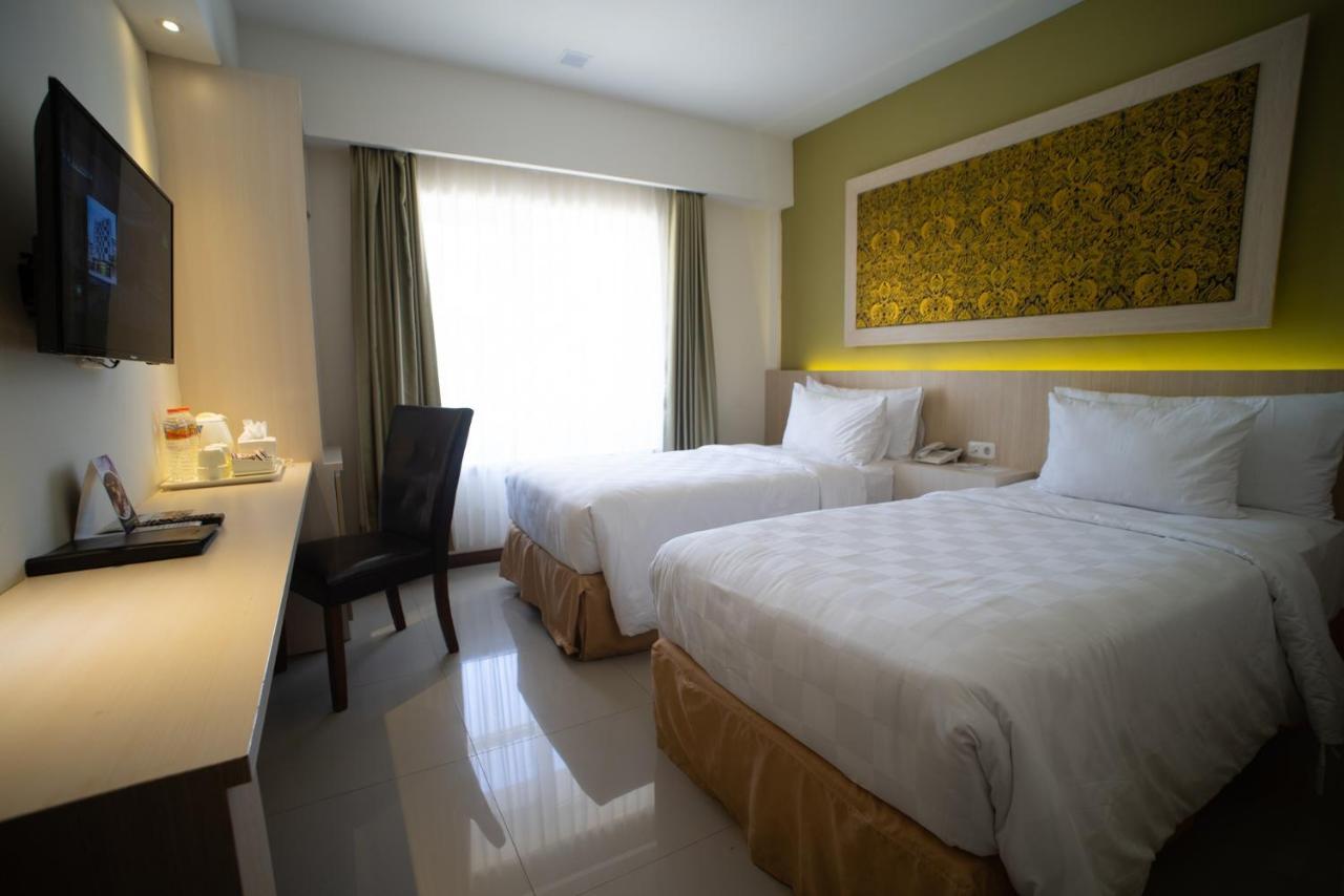 Luminor Hotel Banyuwangi By Wh Exterior photo
